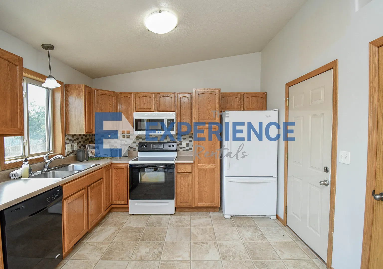 Spacious Ranch Home with 3-Car Garage, Finished Basement & Fenced Yard! — Photo 3