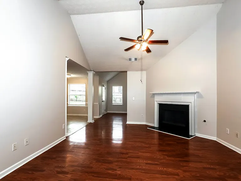 5250 Yellow Pine Dr — Photo 4