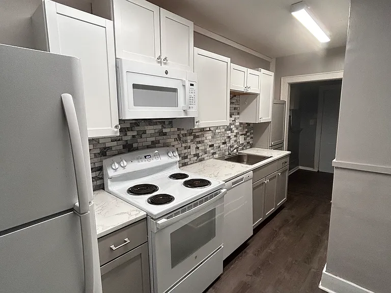 924 W Hill St — Photo 11