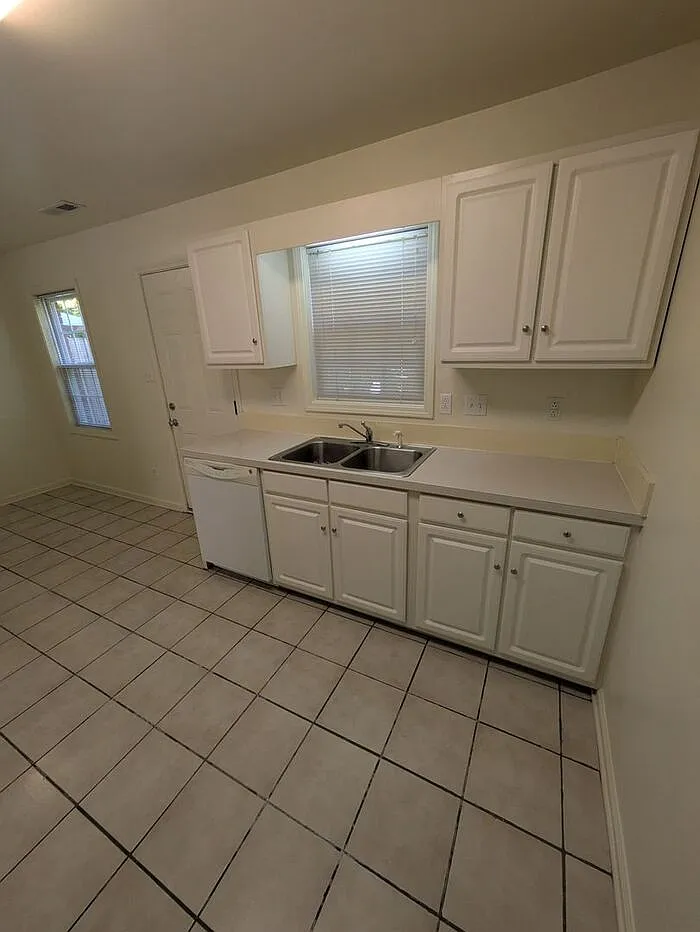 2 bed, 2.5 bath, 1025 sqft, $1,145 — Photo 3