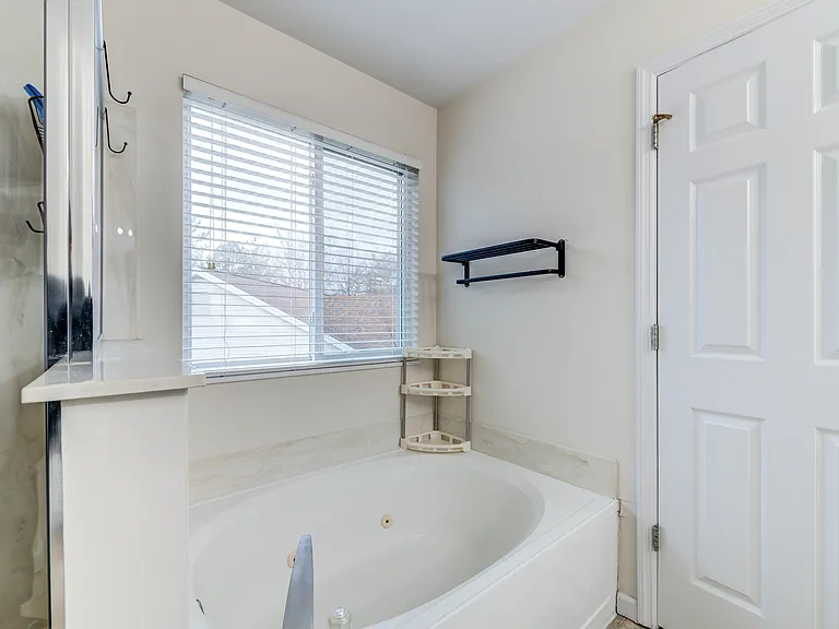 18 Pineview Valley Ct — Photo 40