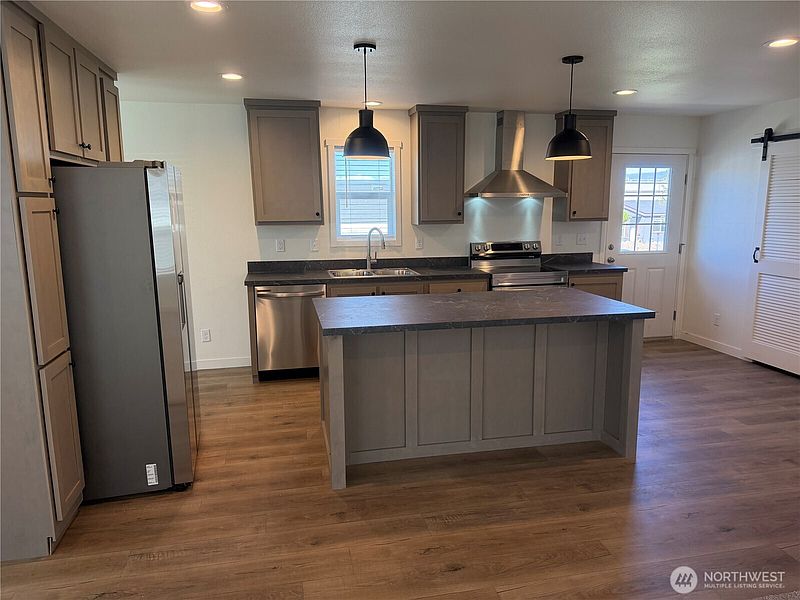 4th image of 402 Maple Avenue #52