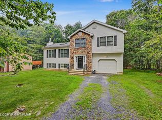 5154 Iroquois St, Tobyhanna, PA 18466