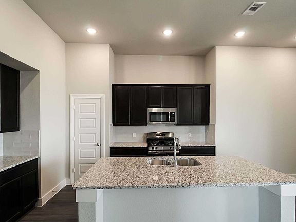 3rd image of 1352 Greenbelt Dr
