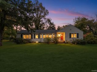 89 Van Brunt Manor Rd, Setauket, NY 11733