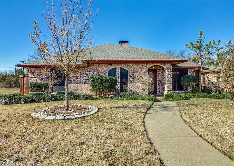 1st image of 720 Stoneybrook Dr