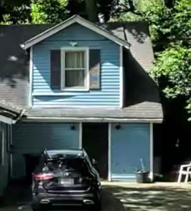 1st Floor unit ( Studio for rent)