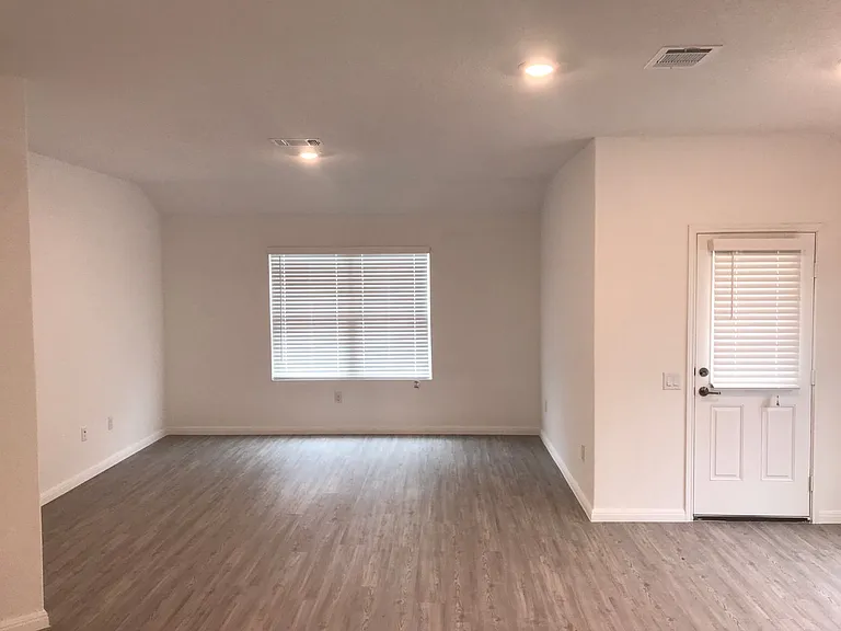 750 Haas Way — Photo 11