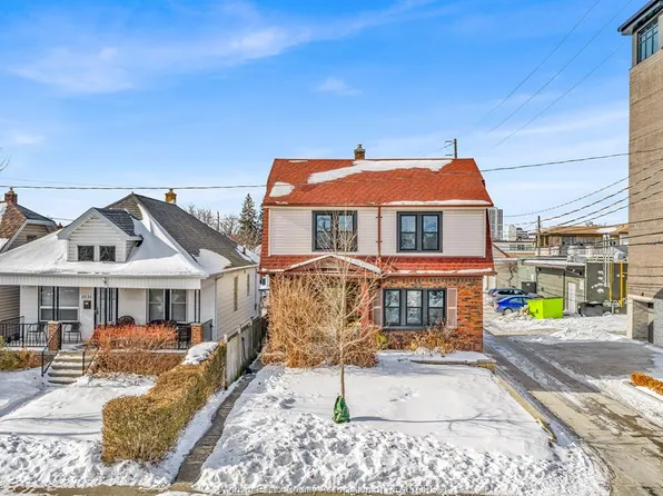 1027 Marentette Ave, Windsor, ON N9A 2A4