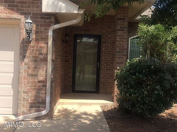3rd image of 1020 Westridge Dr