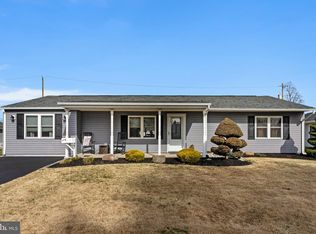 27 Emerald Ln, Levittown, PA 19054