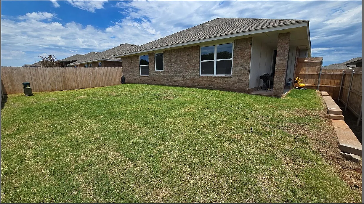 4 bed, 1701 sqft, $2,300 — Photo 4