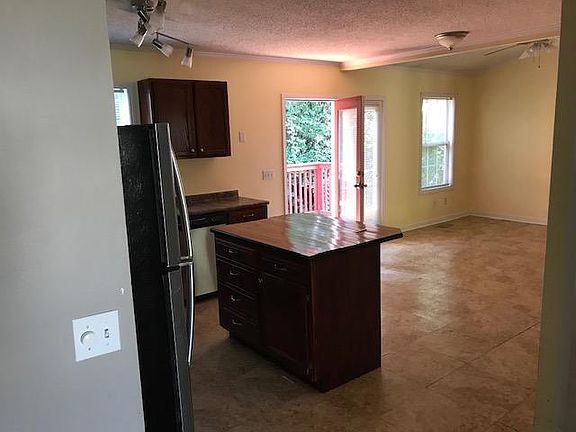 5th image of 300 Picket Place Way