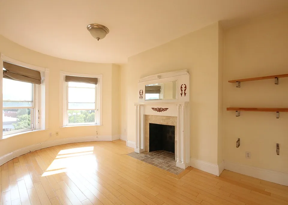 156 Harvard St #8
