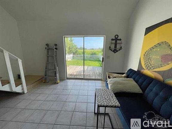 3rd image of 3266 Maplewood Dr APT C