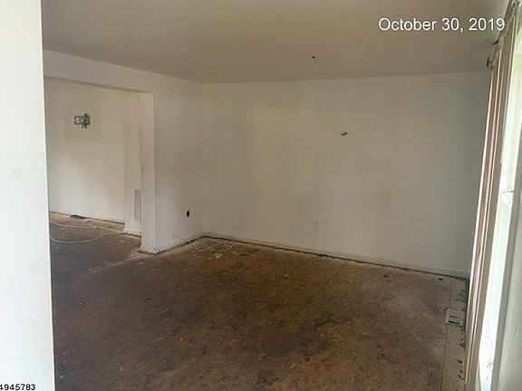 4th image of 24 Dandridge Dr