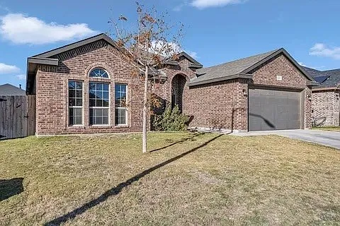 4 bed, 2.0 bath, 2291 sqft, $3,400 — Photo 2