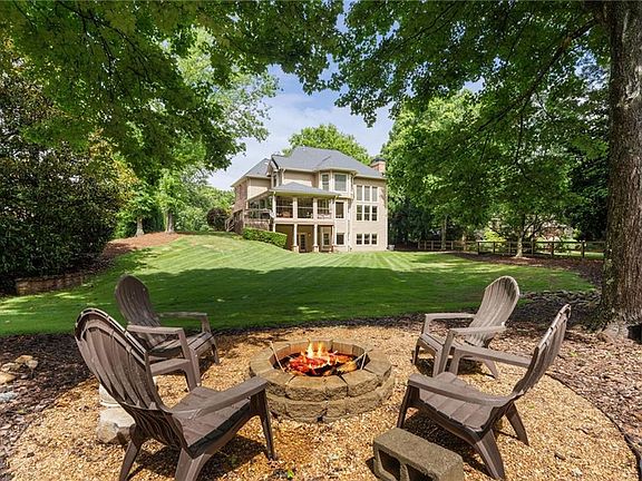 5th image of 46 Lakecrest Cir