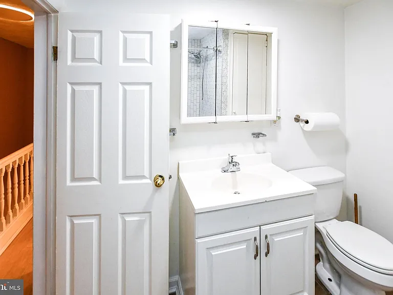 2509 Christian St — Photo 11