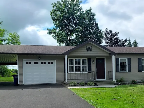 2706 Forest Hill Dr, Auburn, NY 13021