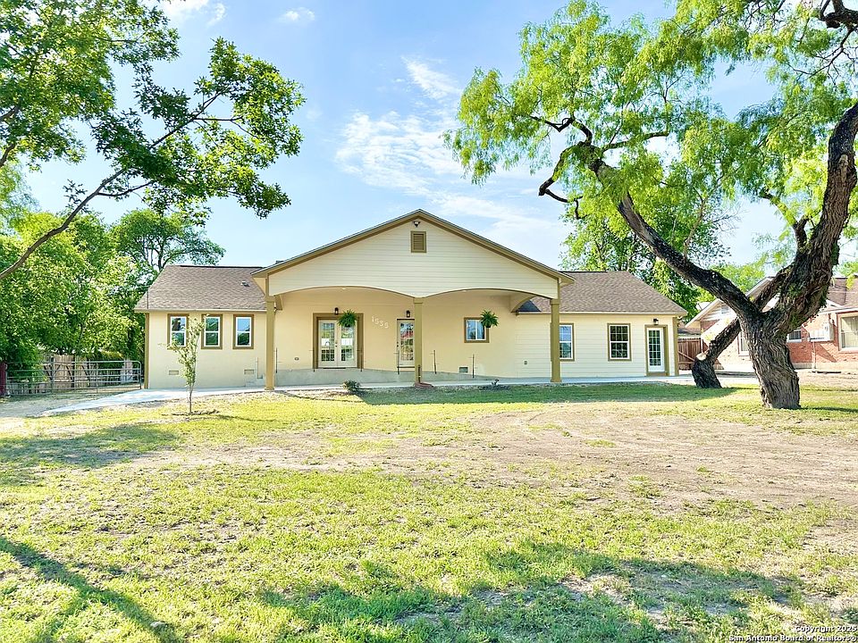 1st image of 1535 Hillcrest Drive