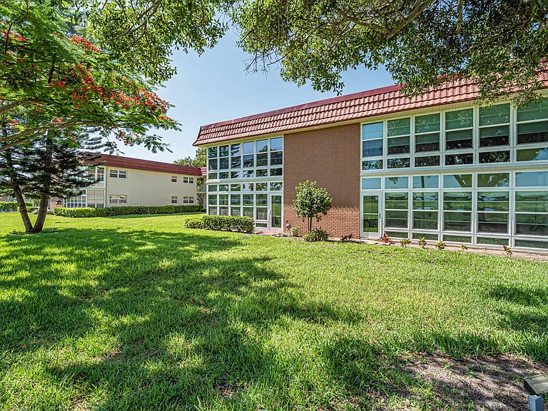 20 Pine Arbor Ln #202 — Photo 42