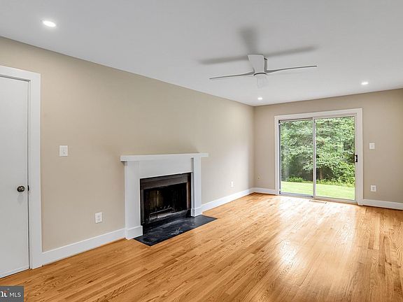 5th image of 2329 Bedfordshire Cir