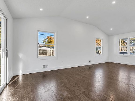 4th image of 526 Bradley Blvd