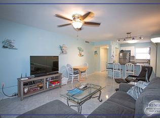 225 Turtle Lake Ct APT 106, Naples, FL 34105