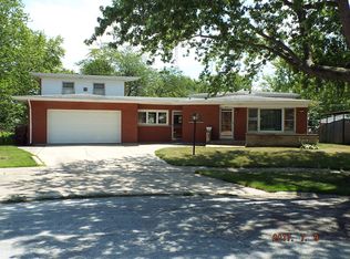 130 Pleasant Dr, Chicago Heights, IL 60411