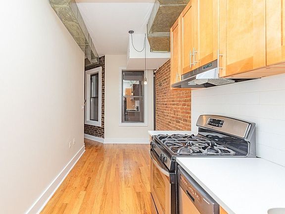 3rd image of 236 Irving Ave #2S