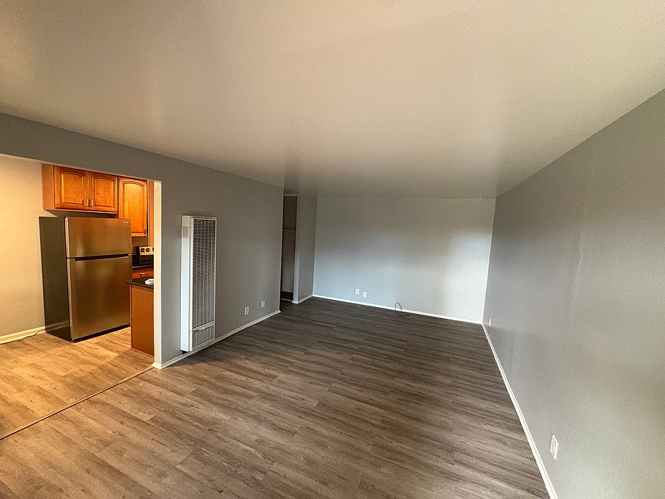 Main entry & Large Living Room