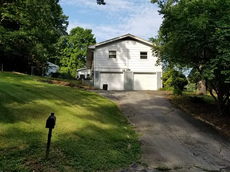 1725 S Forest Dr — Photo 14