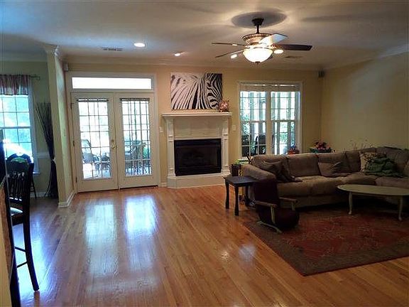 3rd image of 881 Lake Royal Dr