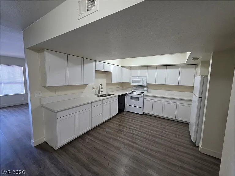 3364 Royce Ct — Photo 8