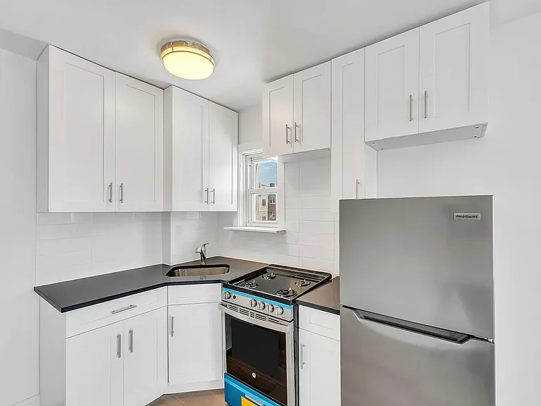 233 Shore Rd — Photo 6