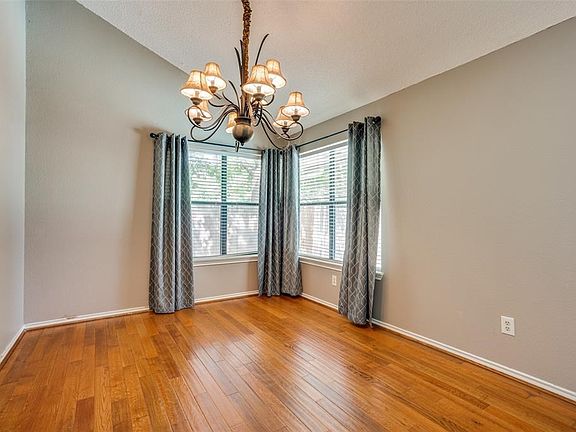 3rd image of 2115 Belmont Park Dr