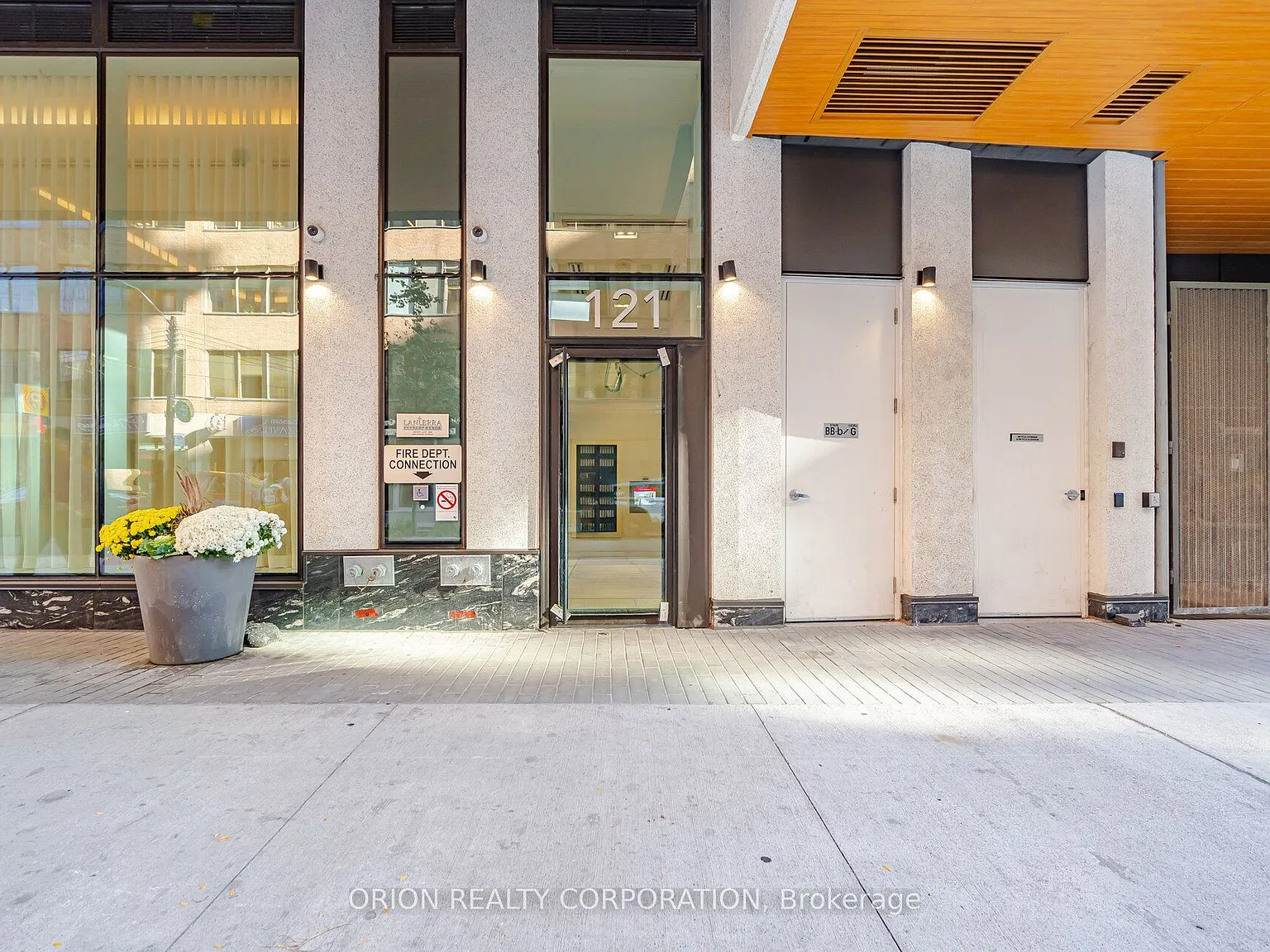 3 bed, $5,900 — Photo 2