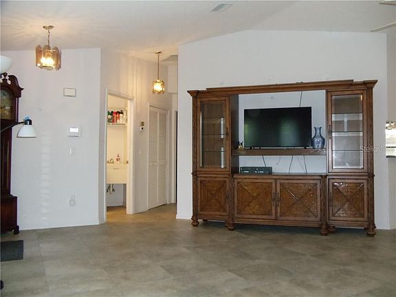 5th image of 402 Elm Ave