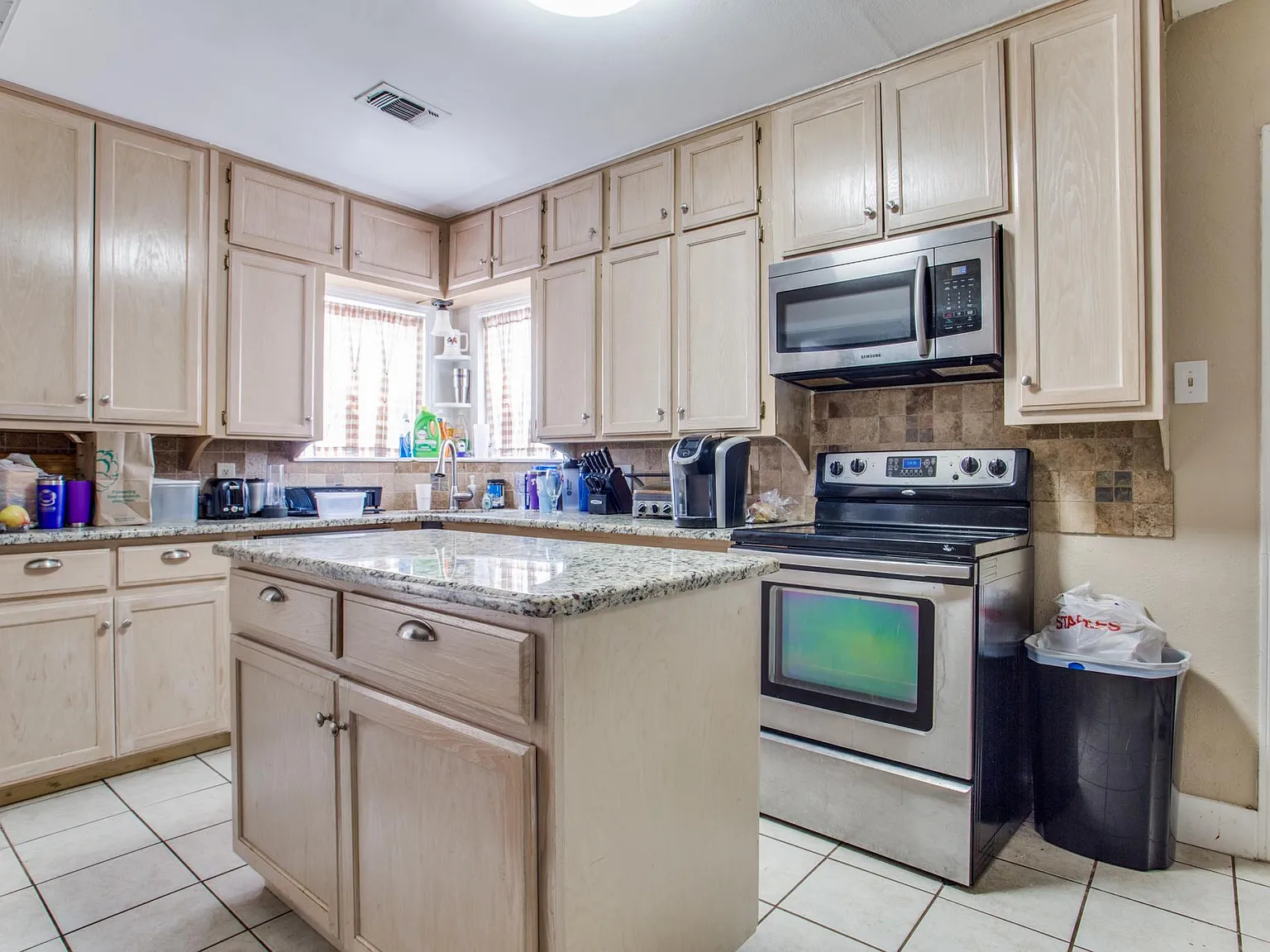 4 bed, 1800 sqft, $4,000 — Photo 3