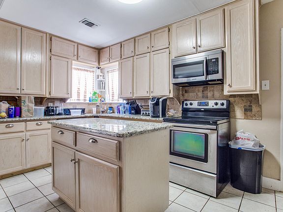 2nd image of 3561 Kell St