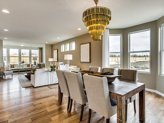 Casual Dining and Gathering Room