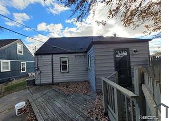 2nd image of 19105 Meier St