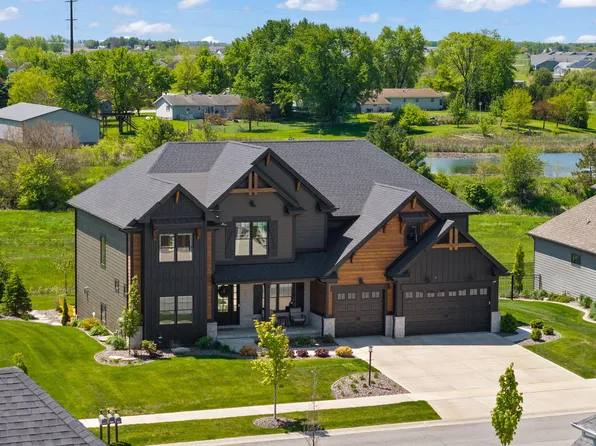 13431 Redbud Dr, Saint John, IN 46373