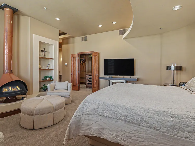 303 Central Ave NE #300 — Photo 31