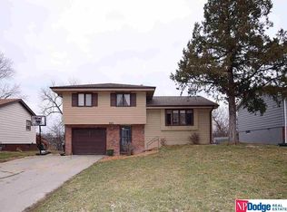 8122 Walnut Ln, Ralston, NE 68127