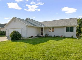 2219 Palmer Cir, Iowa City, IA 52240