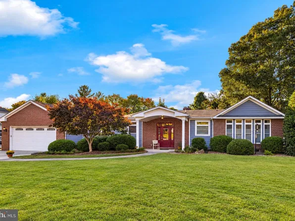 5912 Pratt St, Alexandria, VA 22310