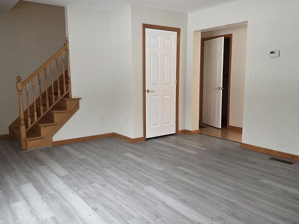 1st image of 11 Locust Ln #11
