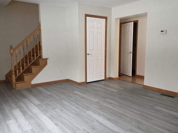 11 Locust Ln #11